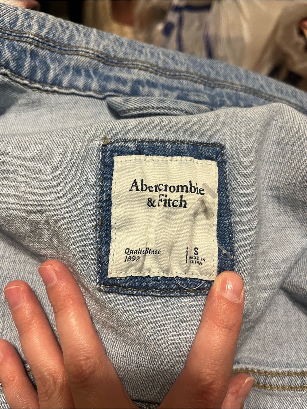 Abercrombie & Fitch | Light Wash Cropped Denim Button Up Jacket - Sz Small - Picture 6 of 8